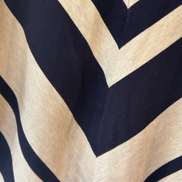 NWT Premise Chevron Striped Print V-Neck Pullover Sweater
Size - XL - Picture 2 of 5